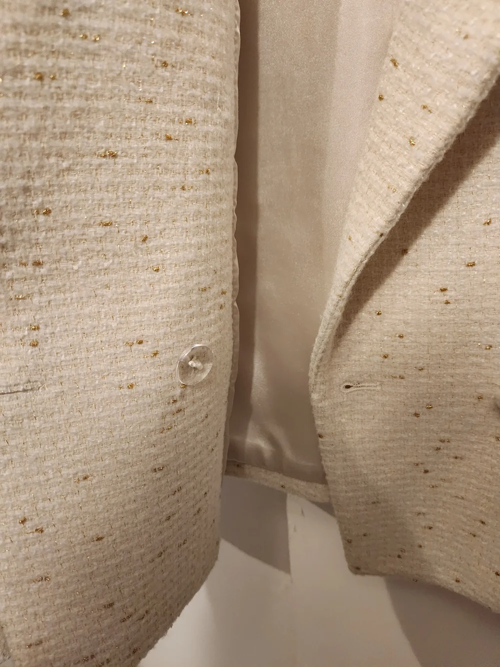 Cropped Double-Breasted Cream Tweed Blazer - Picture 2 of 4